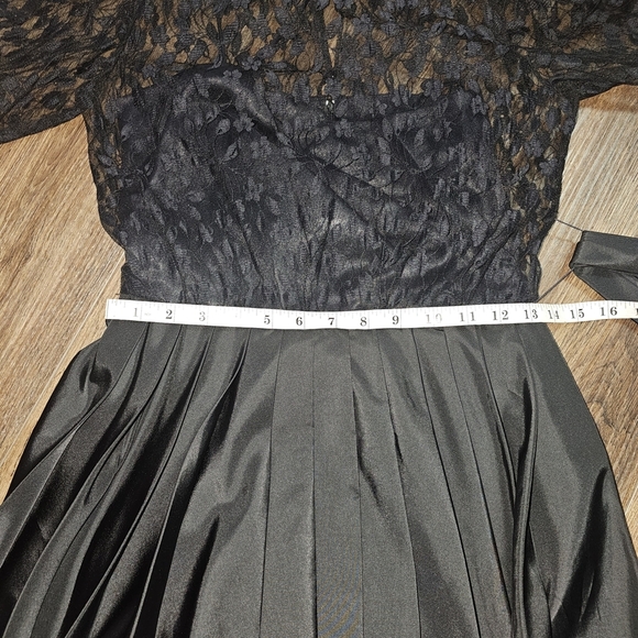 Vintage The Gilberts for Tally NY Black Lace & Taffeta Bubble Hem Cocktail Dress - Picture 16 of 16